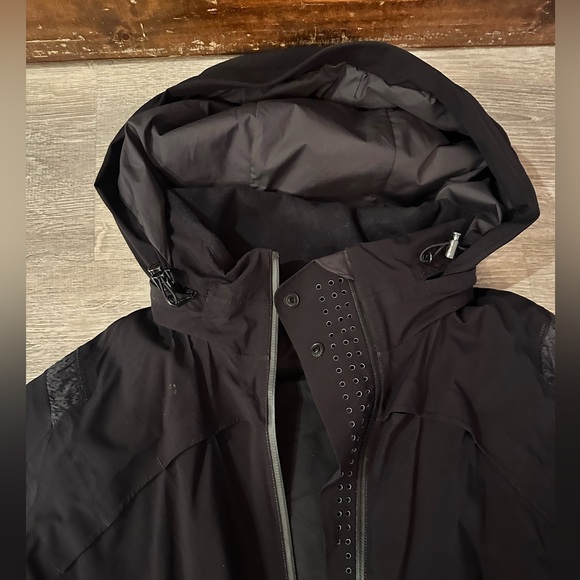 Lululemon - Women’s Black Windbreaker - Size 6 - Picture 2 of 6